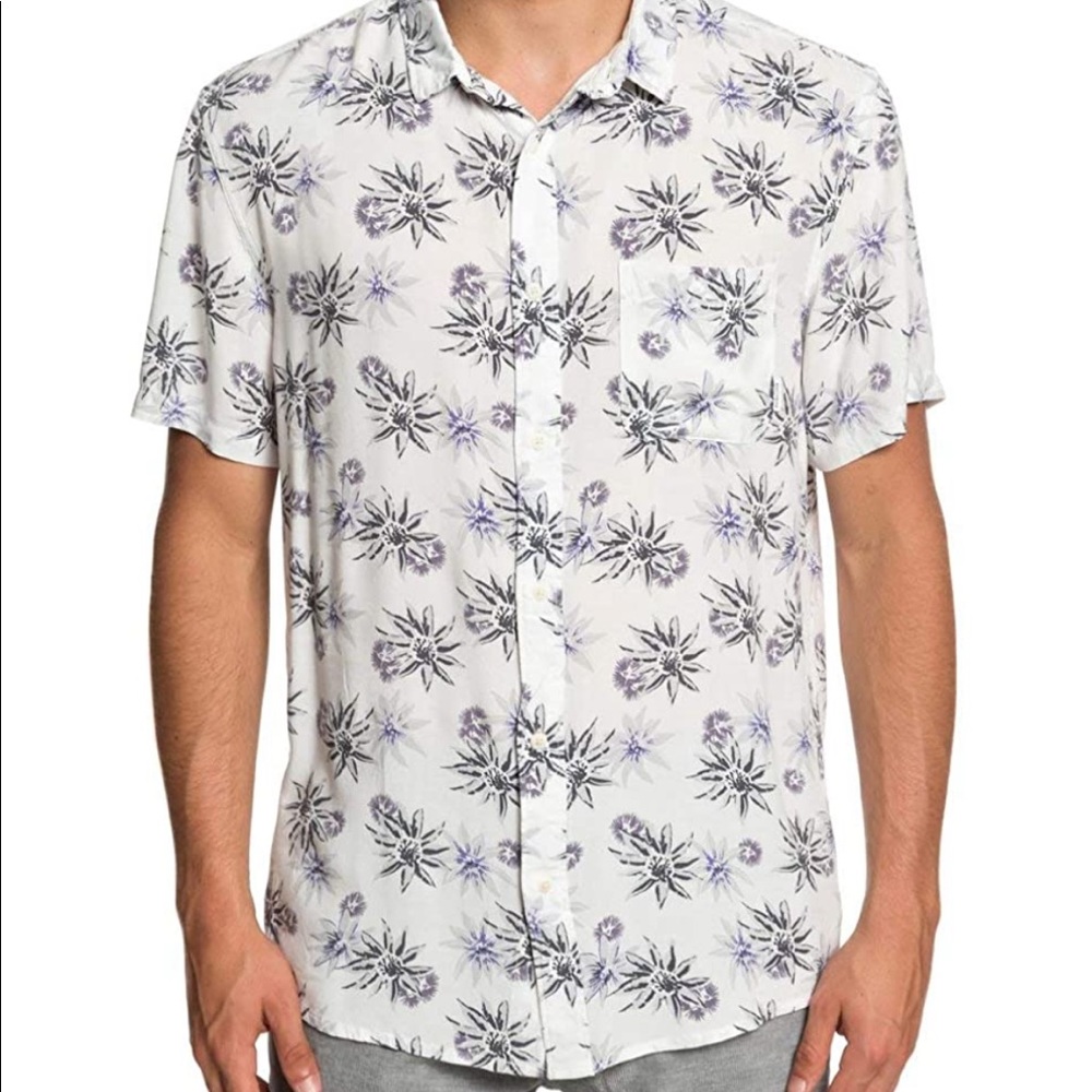 Quicksilver Fluid Geometric Short Sleeve Shirt.